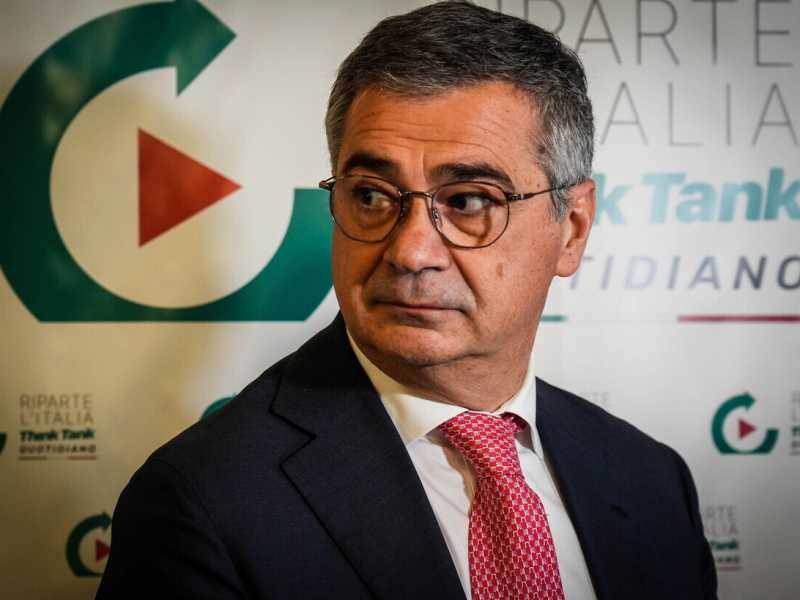 Oltre il San Carlo. Con Giosy Romano Lega e FI sognano De Luca a destra in Campania