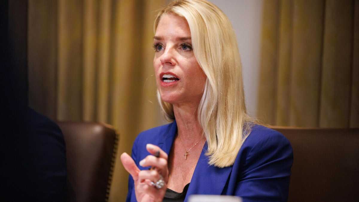 Immagine di Il Russiagate, ancora. Pam Bondi riapre l’indagine (in Florida) per punire i dem. Trump giubila
