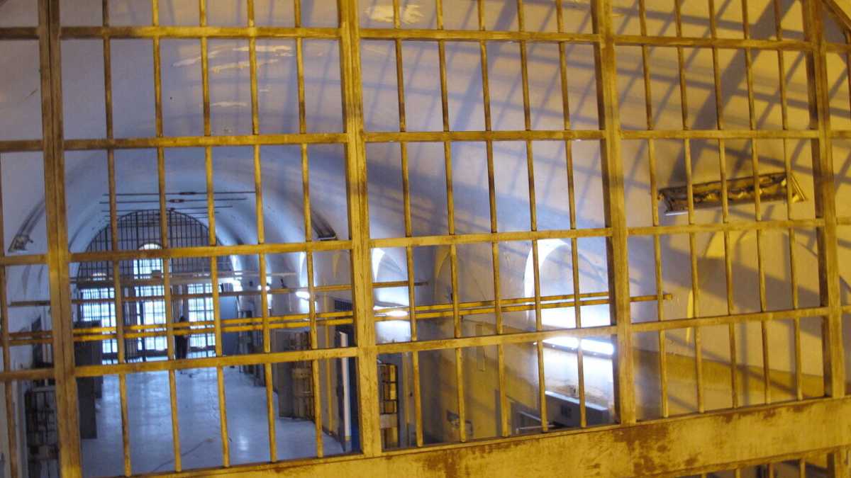Immagine di Togliersi la vita in carcere