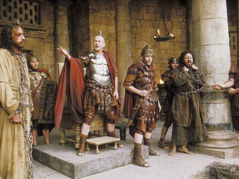 Gesù al cospetto di Pilato nel film di Mel Gibson “The Passion” (2004) <br />