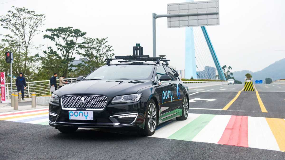 Immagine di I robotaxi cinesi che non danno la precedenza