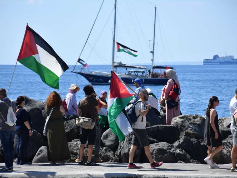 Greta Thunberg alla partenza per Gaza del veliero di Freedom Flotilla (foto Ansa) <br />