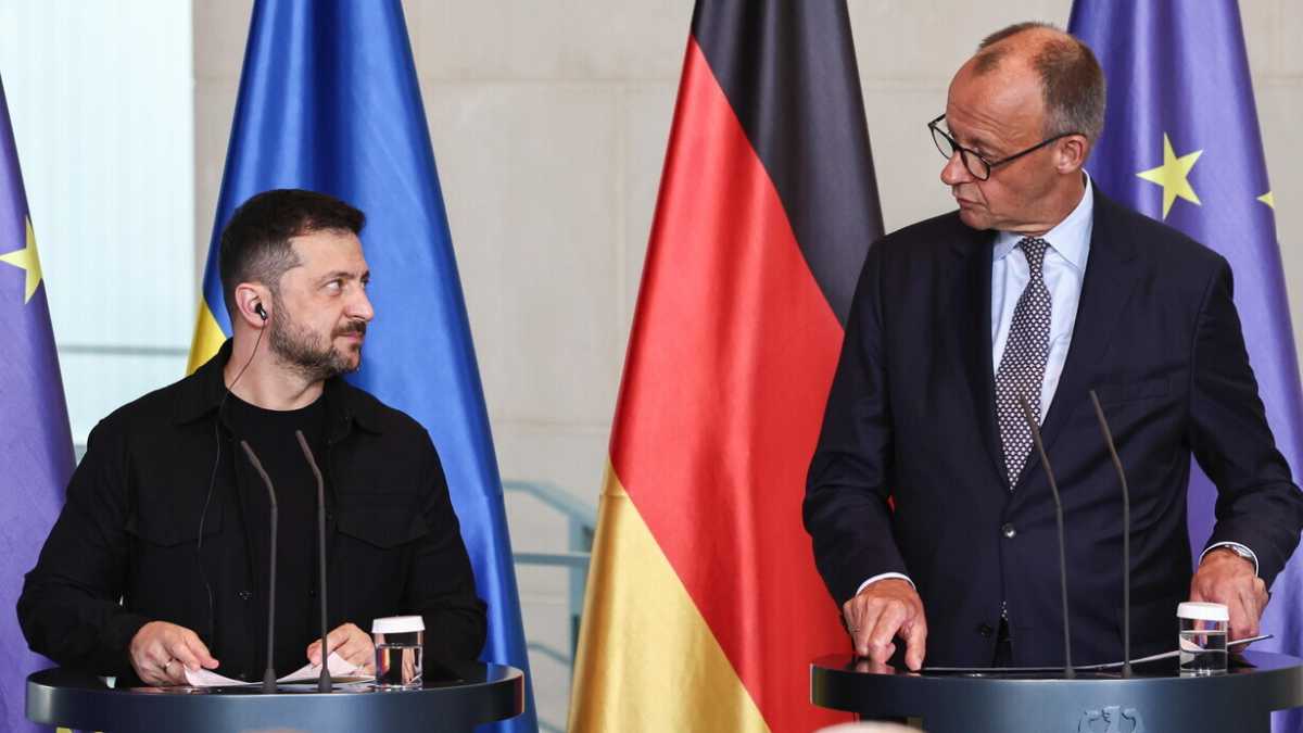 Immagine di Telefonata Ue, Usa, Ucraina. E Trump chiede un nuovo vertice a tre con Putin e Zelensky la settimana prossima