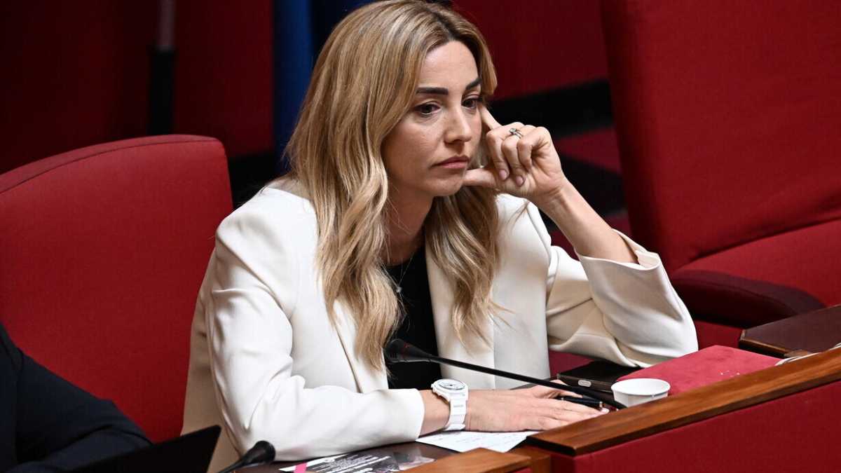 Immagine di Gli scogli di Salis. Il no allo Skymetro, il traffico in tilt, “Stazzema come Gaza”: tutte le rogne della sindaca di Genova