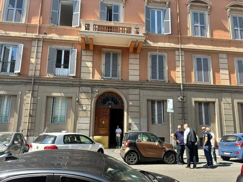 Poco Fratelli d’Italia, i baby Meloni occupano la sede. Dispetti e Polizia
