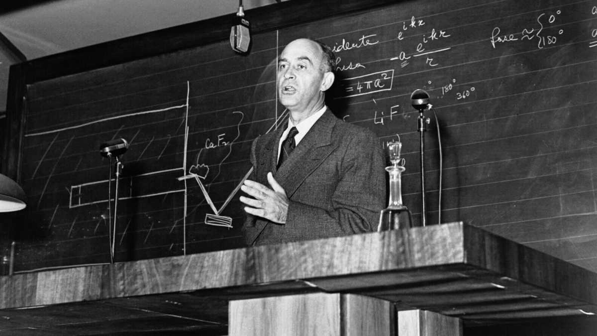 Immagine di Il superficiale attacco di Rovelli a Enrico Fermi, in cui i fatti si piegano all’ideologia