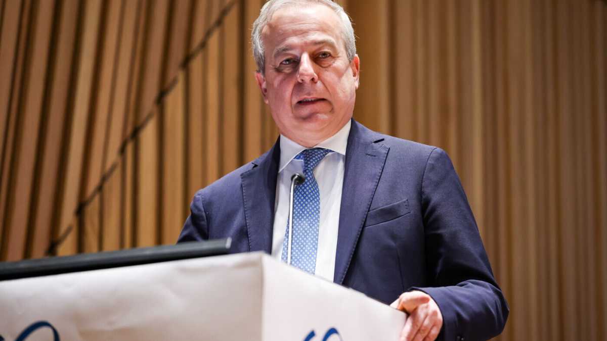 Immagine di Franco Locatelli: "Le nomine no vax sono sconcertanti e incoerenti. Il ministro ci ripensi"