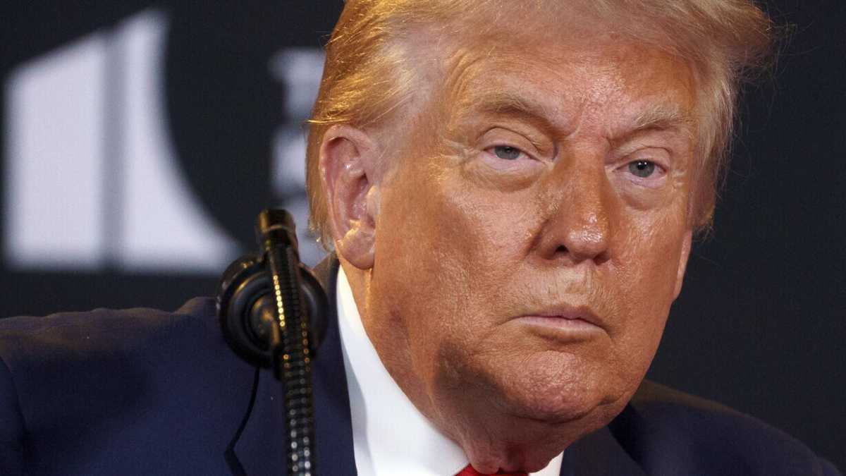 Immagine di Trump è in Alaska con Putin, ma con la testa è a Washington. In cerca di un successo per i Maga