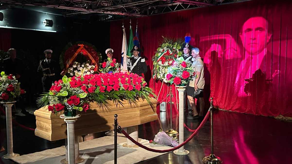 Immagine di Addio Pippo Baudo. La camera ardente al Teatro delle Vittorie