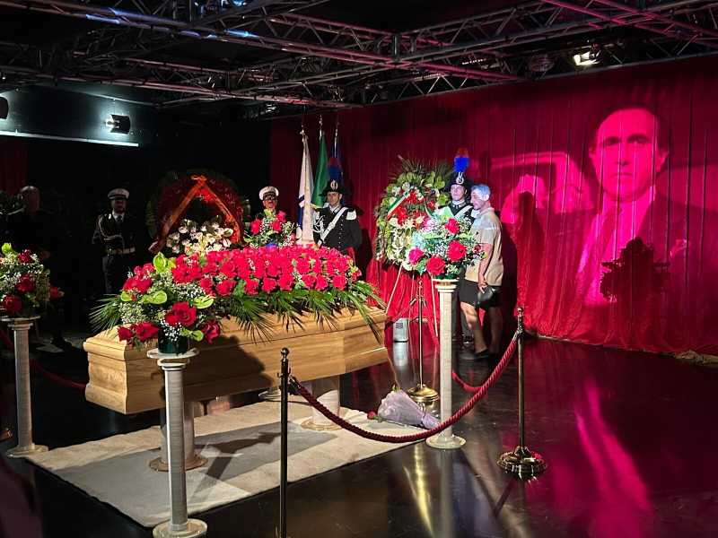 Addio Pippo Baudo. La camera ardente al Teatro delle Vittorie