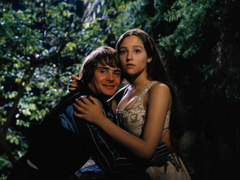 Leonard Whiting è Romeo e Olivia Hussey è Giulietta nell’adattamento del 1968 diretto da Franco Zeffirelli (foto Getty) <br />