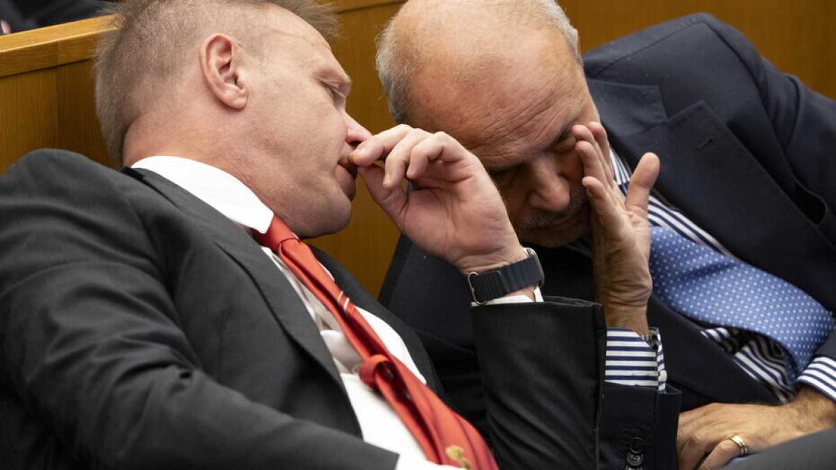 Immagine di Vaccini, Lollobrigida contro Schillaci: "La scienza dominante non è sempre giusta. Se rischia? È difeso dalle opposizioni"