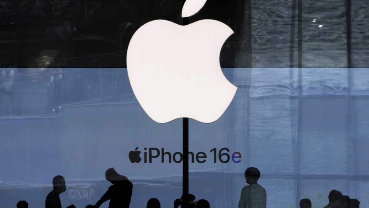 Immagine di Entrismo fiorentino all’Apple Store, in un’ordinaria giornata agostana