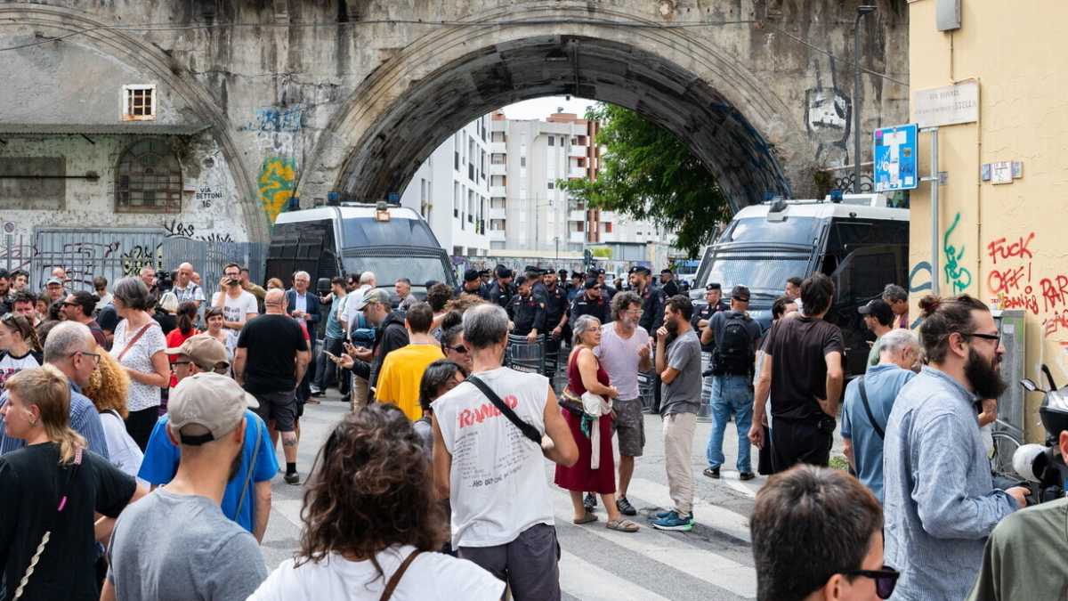 Immagine di Sgombero del Leoncavallo: l'imbarazzo del Pd che in 14 anni non ha trovato una soluzione