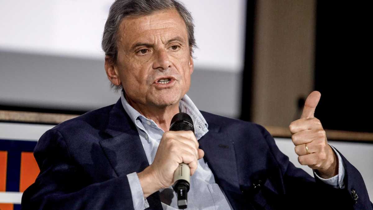 Immagine di In Toscana Calenda sbatte la porta in faccia a Pd-M5s. Niente inchini a Taverna