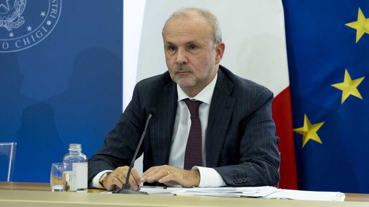 Immagine di Schillaci dà forfait al Meeting dopo le polemiche sui vaccini. Ancora gelo con Meloni