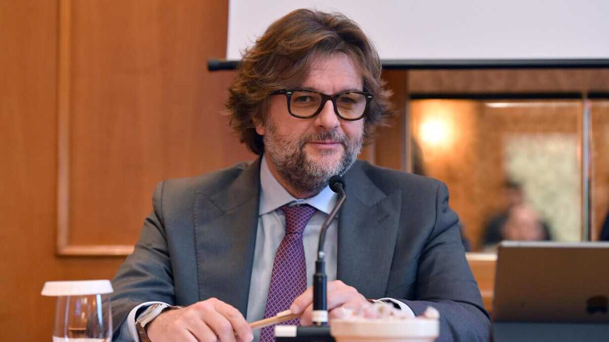 Immagine di Osnato (FdI) tra pensioni e Manovra: “No agli extraprofitti. La priorità è ridurre le tasse”
