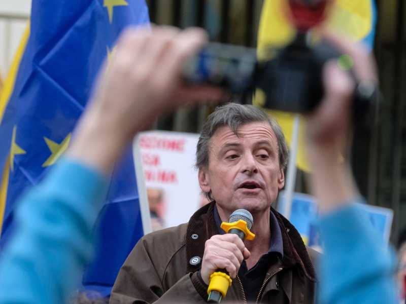 Roma, marzo 2025. Carlo Calenda a una manifestazione a sostegno dell&rsquo;Europa e dell&rsquo;Ucraina indetta da Azione (LaPresse)