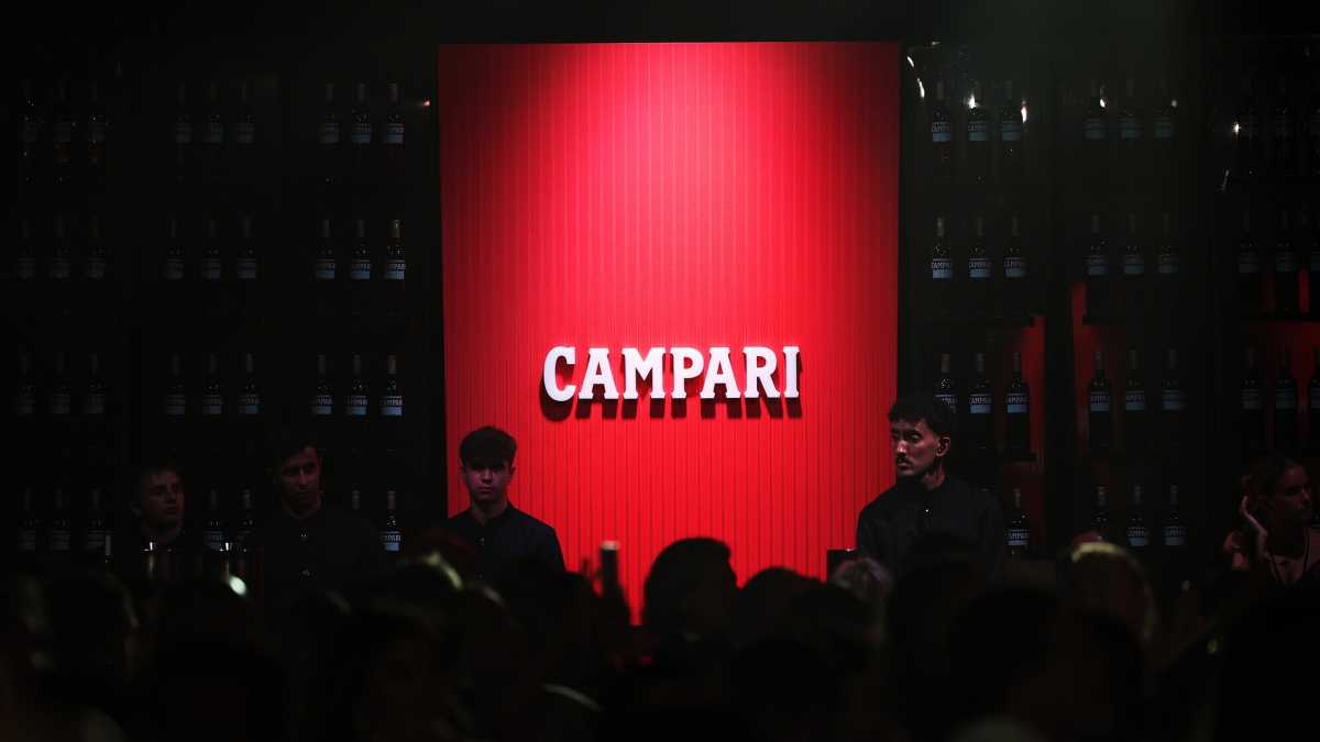 Immagine di Le giornate in Laguna sono scandite da interminabili bevute di Campari