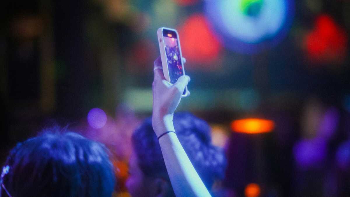 Immagine di Più degli indifferenti, odio gli indignati occasionali, inutili e performativi