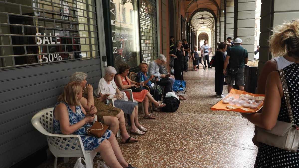 Immagine di La demografia renderà i debiti pubblici sempre più insostenibili. Parla Favero