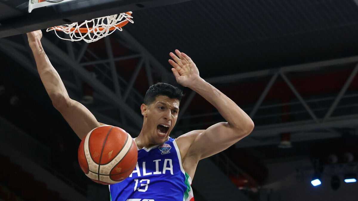 Immagine di Dopo le critiche Simone Fontecchio segna 39 punti: record italiano all'Eurobasket