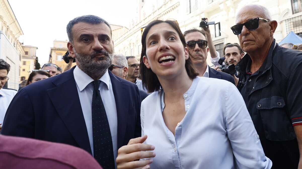 Immagine di Schlein annuncia la candidatura di Antonio Decaro in Puglia