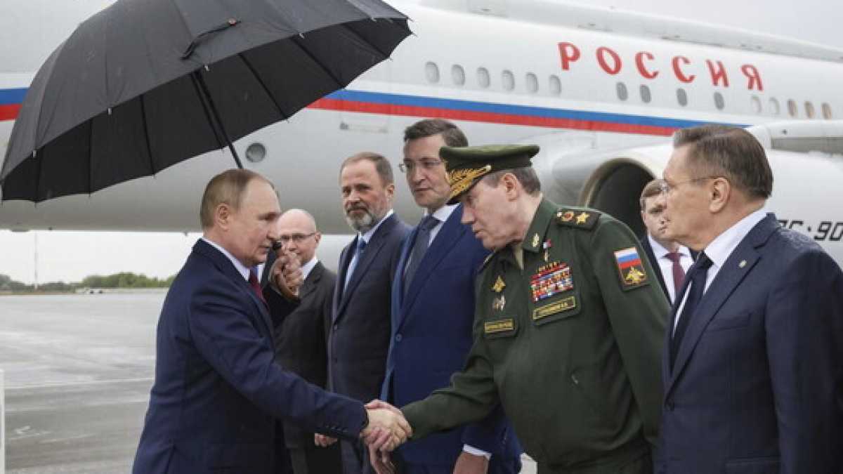 Immagine di Dalla Roscosmos ai mazzi di fiori. Due storie dalla Russia sanzionata