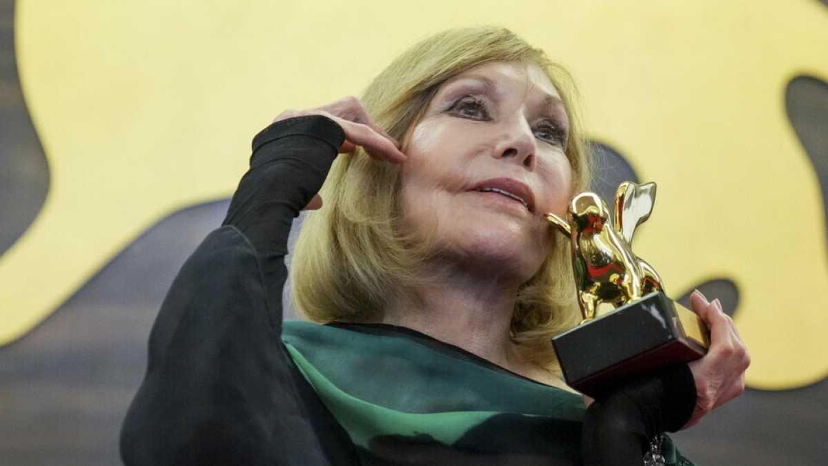 Immagine di Ahi, Kim Novak s’è scordata di gridare al genocidio. In arrivo la shit-storm