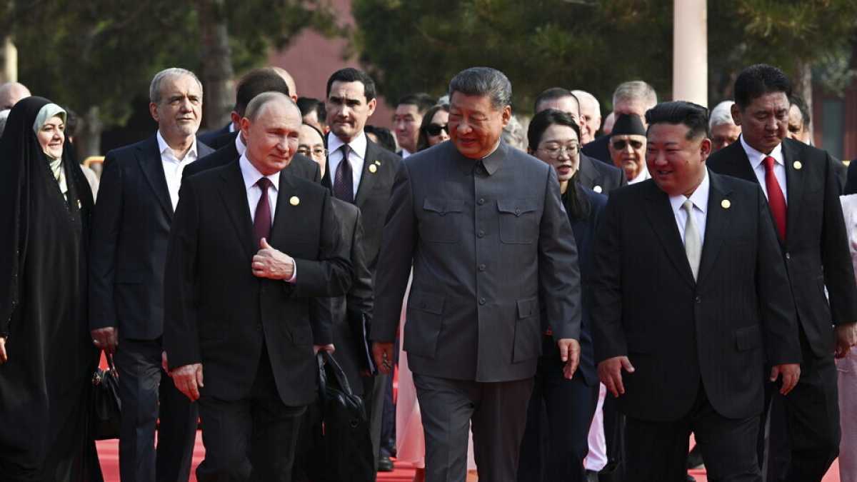 Immagine di Davanti a noi un oriente rosso imperiale e ipercapitalistico con la K di Kommunismus