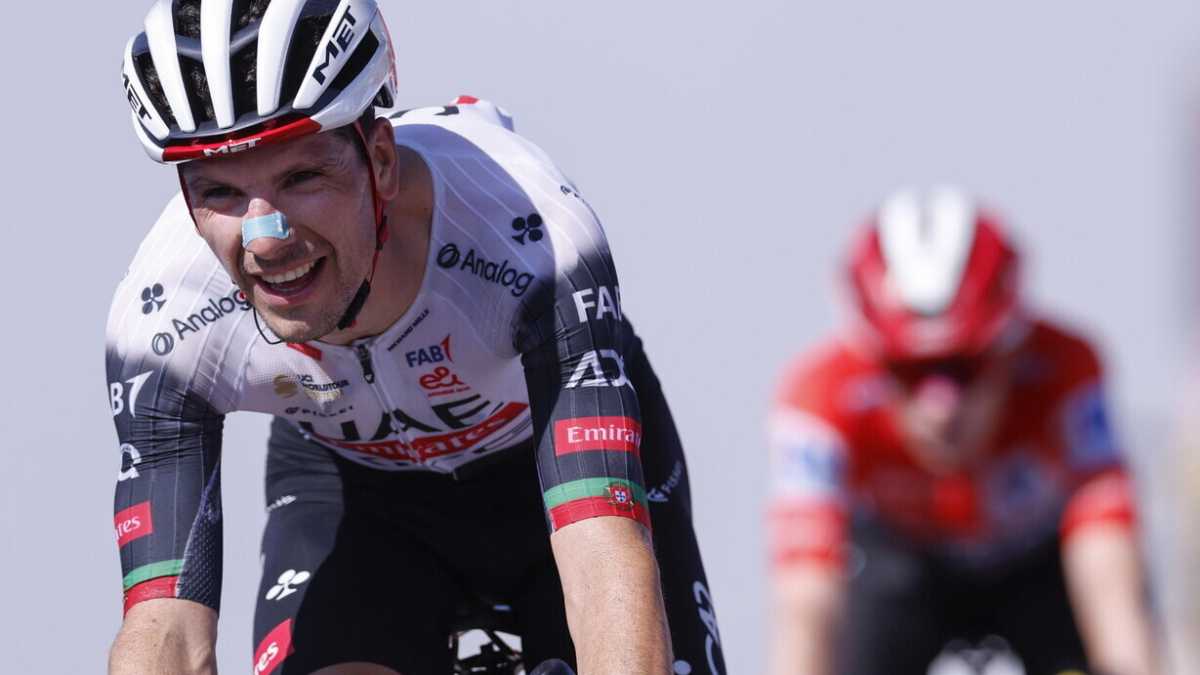 Immagine di Vuelta 2025 | Miraggi e tentativi di rivolta in cima all'Angliru: vince Almeida