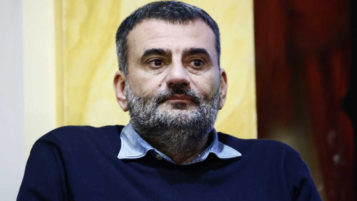 Immagine di La tela di Decaro: vuole l'immunità, teme ancora Emiliano. Trattative, voci di ritiro. Il fastidio di Schlein