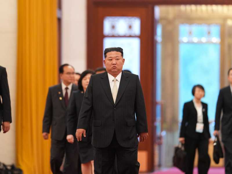 Dopo la parata a Pechino, Kim Jong Un torna a Pyongyang riabilitato e protetto