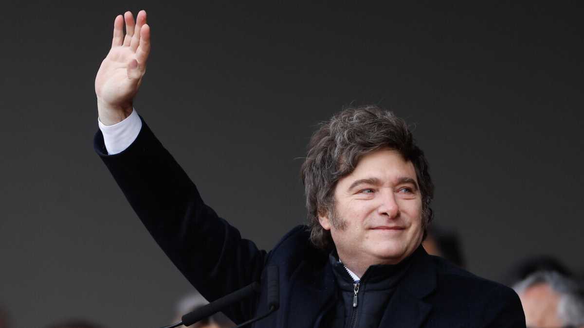 Immagine di Dal ballottaggio al “pavimento” elettorale: Milei arretra e l’opposizione guadagna forza