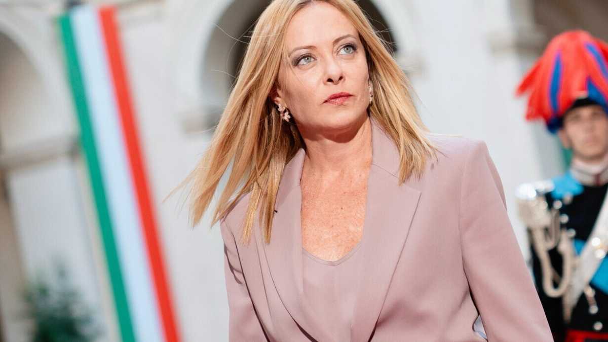 Immagine di Italia Viva contro Meloni per un viaggio a New York. La premier: "Con mia figlia a mie spese". E annuncia querele