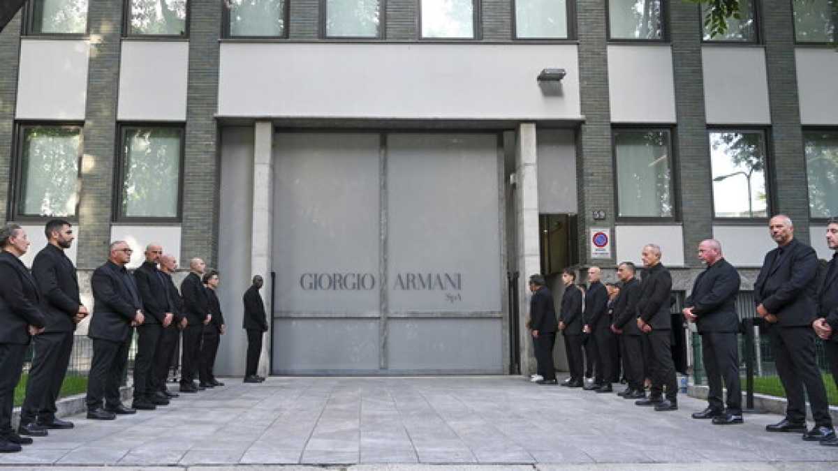 Immagine di Nero Armani: i necrologi per lo stilista come il Grande Romanzo Lombardo mai scritto