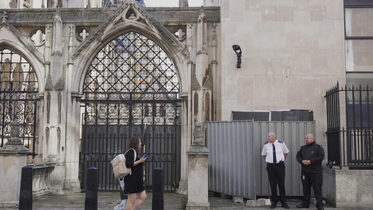 Immagine di Banksy a martello