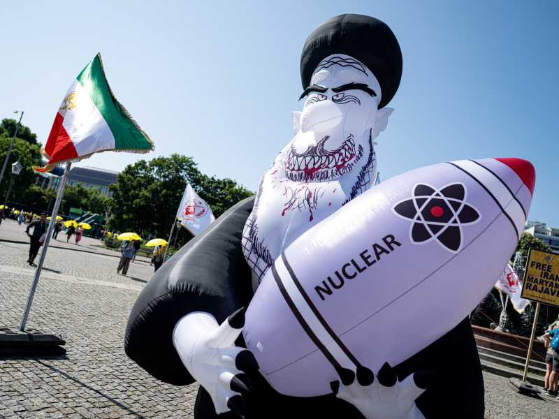 Manifestazione contro la guerra in Iran e il governo iraniano, nel giugno 2025, a Berlino (foto di Fabian Sommer/Getty)&nbsp;<br />