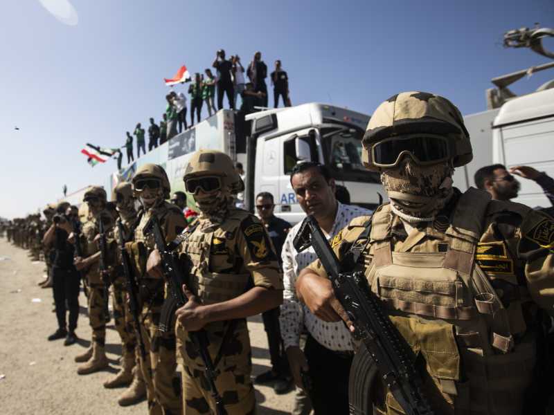 Militari egiziani schierati a el Arish, in Sinai (foto Getty)