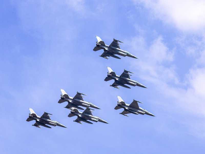 I caccia F-16 dell'Aeronautica Militare polacca a una parata militare (Foto Getty Images)