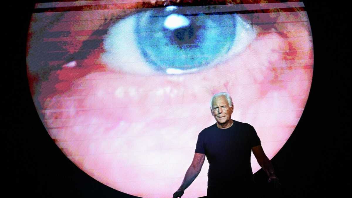 Immagine di Armani è ancora vivo e Papa Francesco potrebbe essere esumato