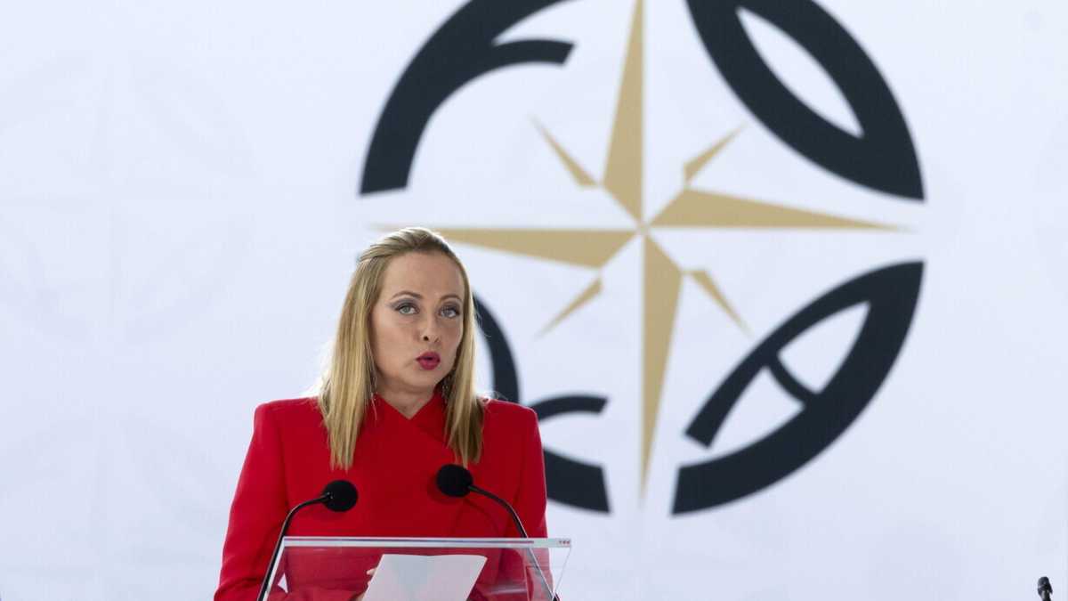Immagine di Meloni osserva le bizze centriste mentre prende tempo sulle regionali. E pensa allo scambio Veneto-Lombardia