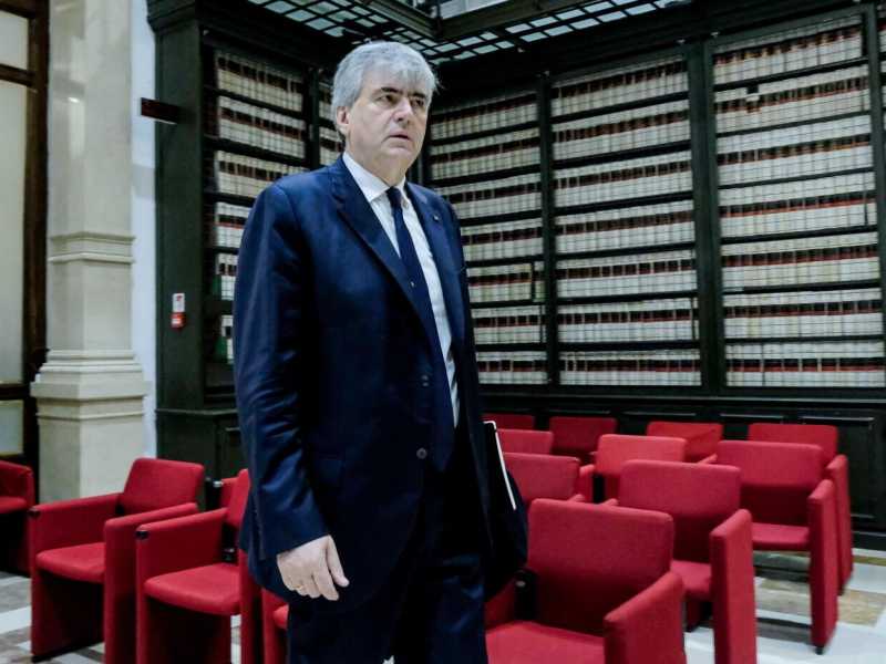 Un mistero di nome Mazzi. Che ci fa il sottosegretario nel bel mezzo del caso Rai-Celentano?