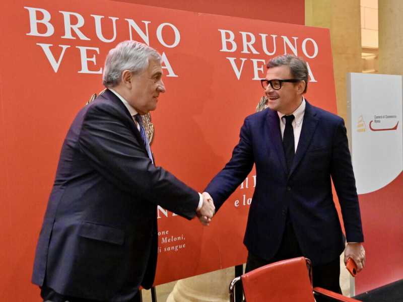 Calenda: “Convergenza con FI? A Milano vediamo. In Italia serve un fronte repubblicano: Tajani ci segua”