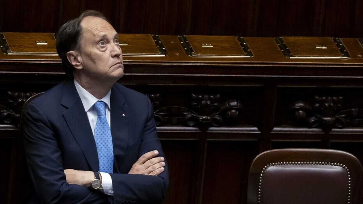 Immagine di M5s, Ciriani e la violenza del discorso politico. Stare calmi e respirare