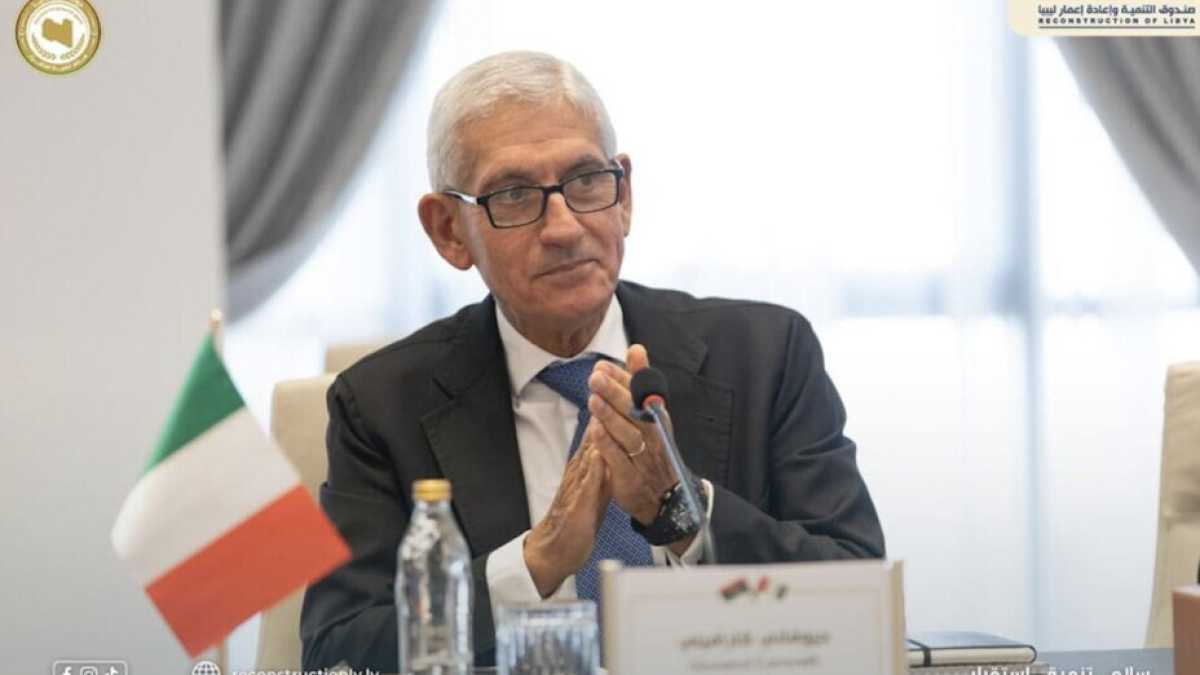 Immagine di Anomalia: alla firma degli accordi commerciali con Haftar ci sono solo i nostri servizi segreti
