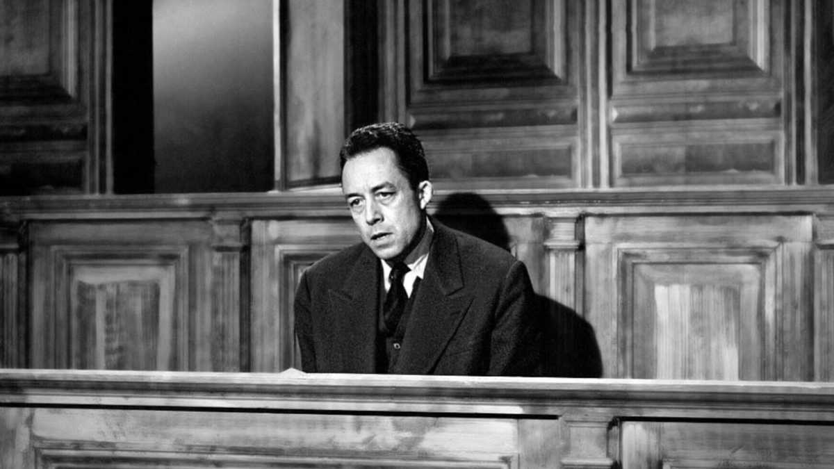 Immagine di Camus sfregiato due volte