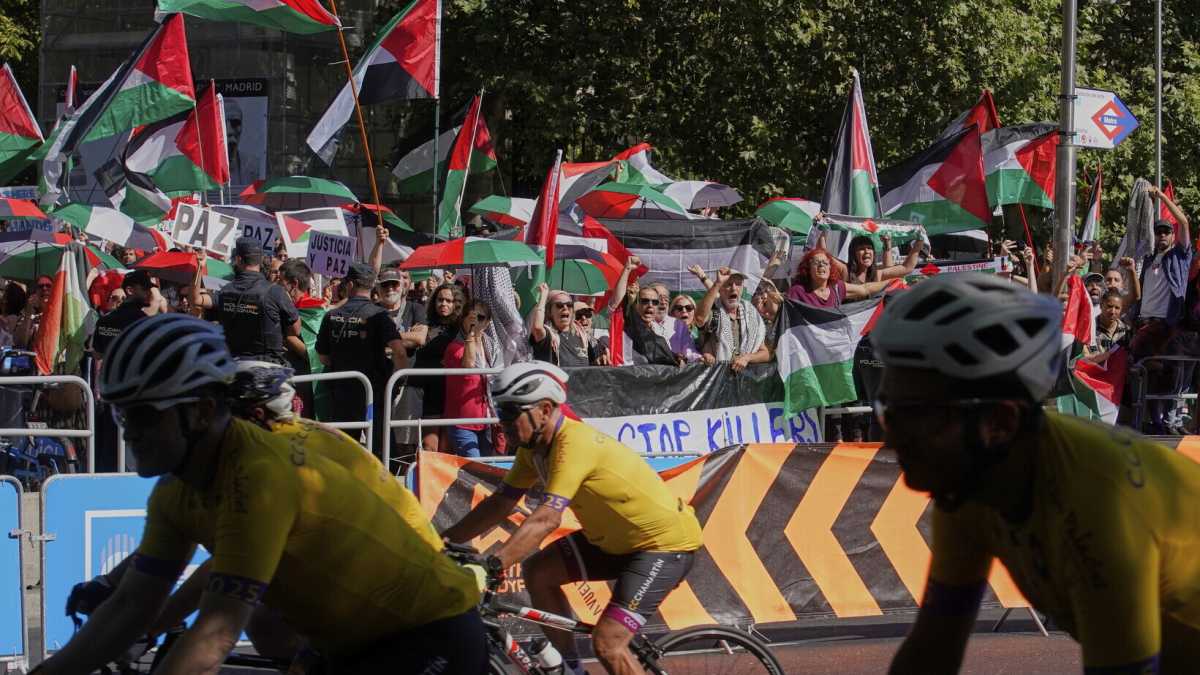 Immagine di Il sacrificio della Vuelta. Ora anche i corridori sono sacrificabili