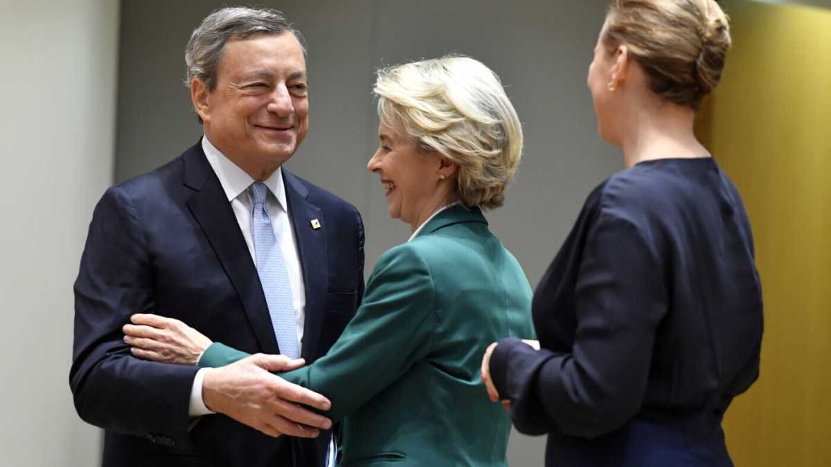 Immagine di Mario Draghi avvisa ancora l'Ue: "Il nostro modello di crescita sta svanendo"
