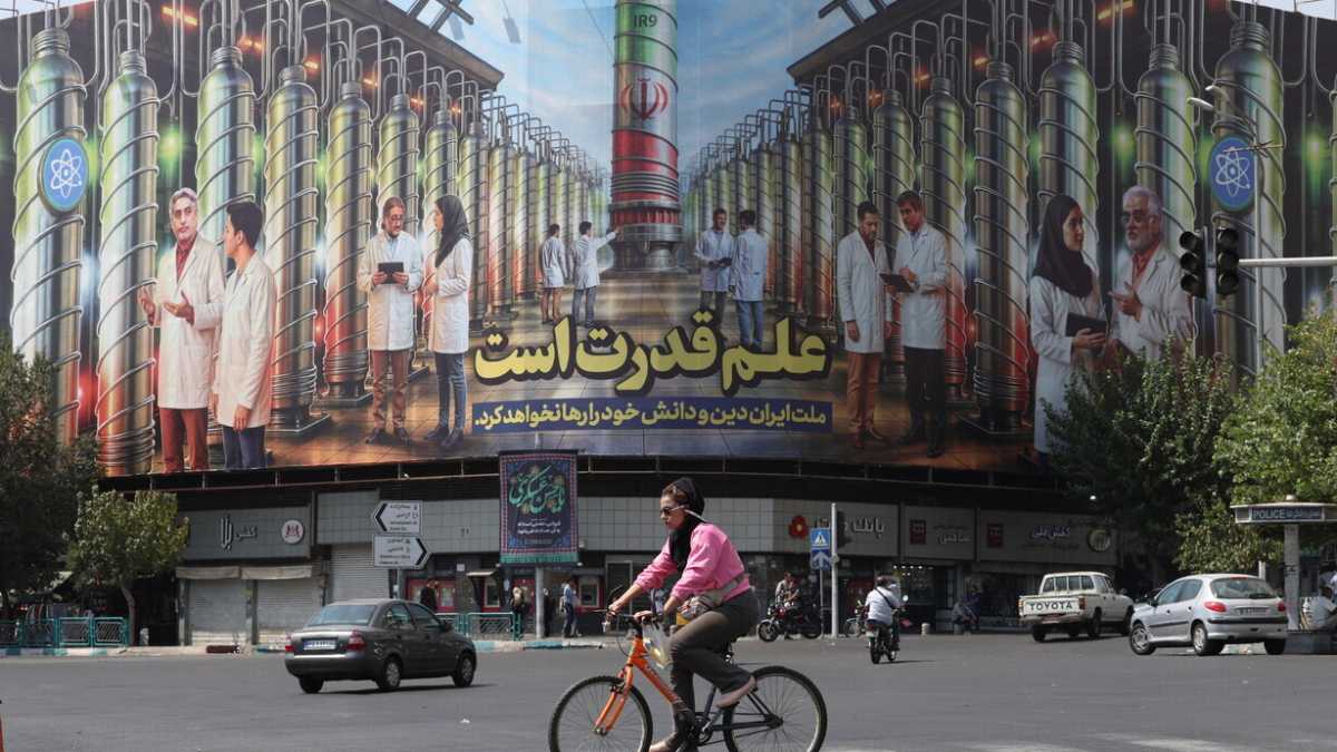 Immagine di A tre anni dalla uccisione di Mahsa Amini, l’Iran è un paese bicefalo. I veli leggeri e le esecuzioni
